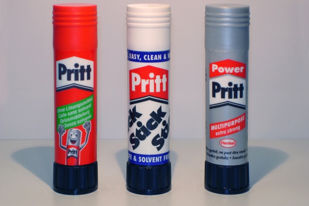 Best glue sticks of 2026 — disappearing-purple Elmer's, bulk teacher packs, jumbo single-use, premium UHU archival, and photo-safe office sticks compared for classroom and office procurement