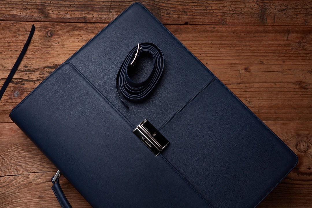 Best laptop bags for work 2026 — briefcases, messenger bags, and protective shoulder bags reviewed for office professionals, client meetings, and business travel